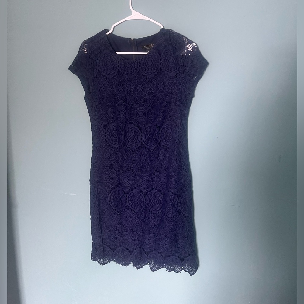 Laundry size 6 blue lace dress